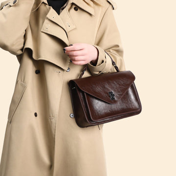 Oil-waxed leather vintage minimalist women's crossbody bag in multiple colors with stitching details
